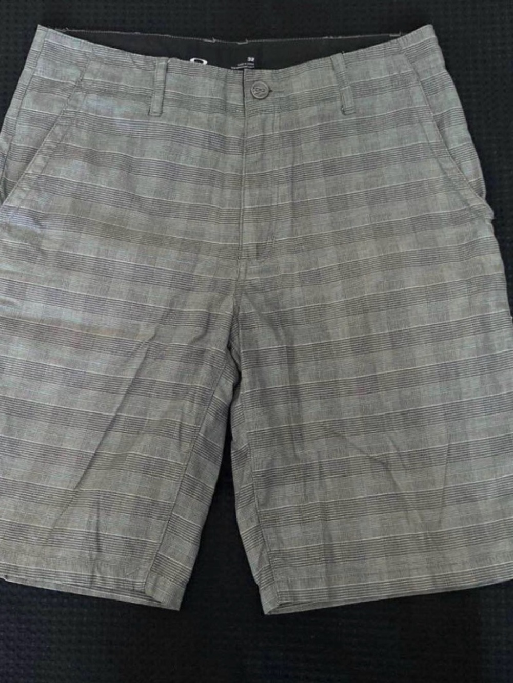 Oakley Men's Gray Plaid Shorts - Classic Summer Tailored Fit
